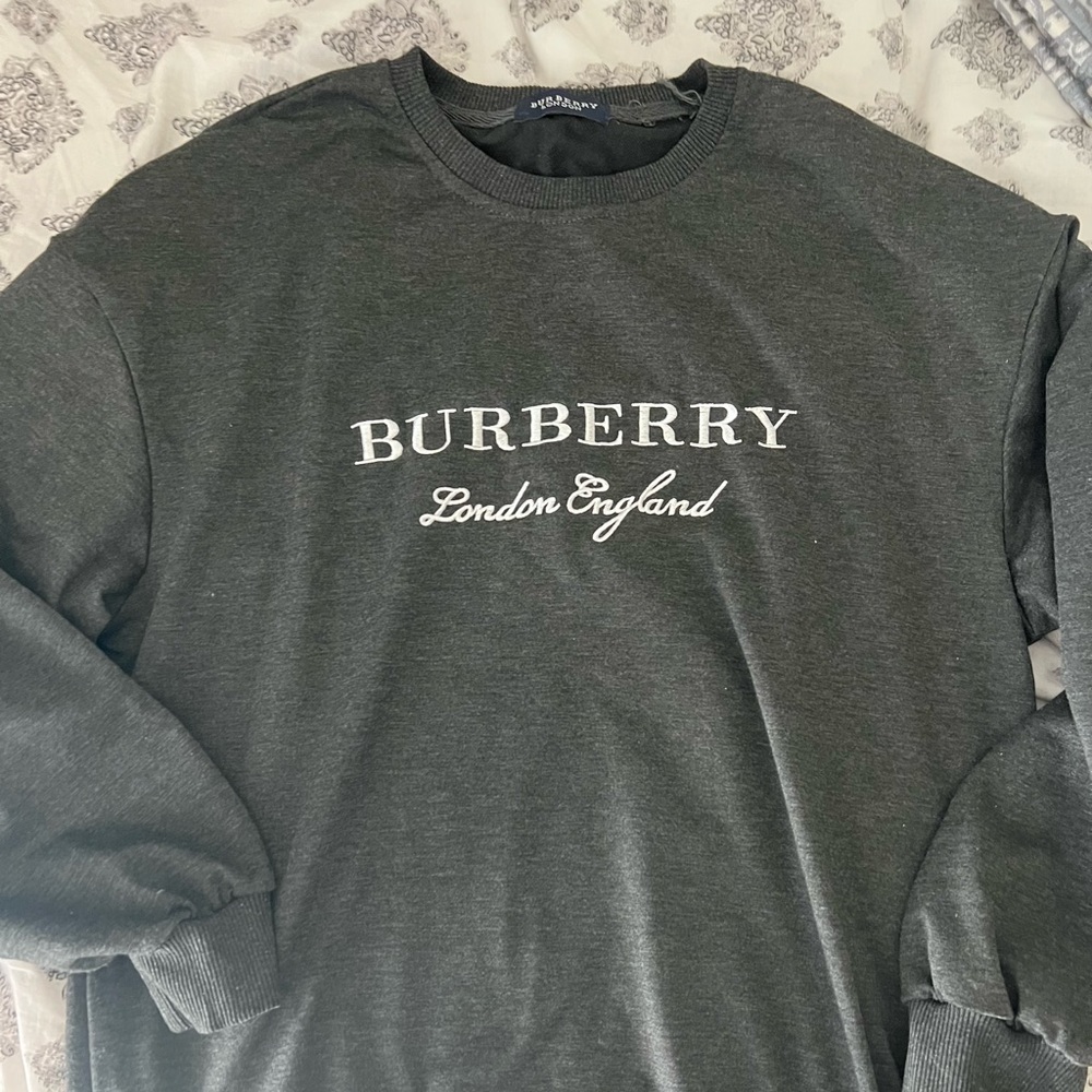 Grey sweatshirt